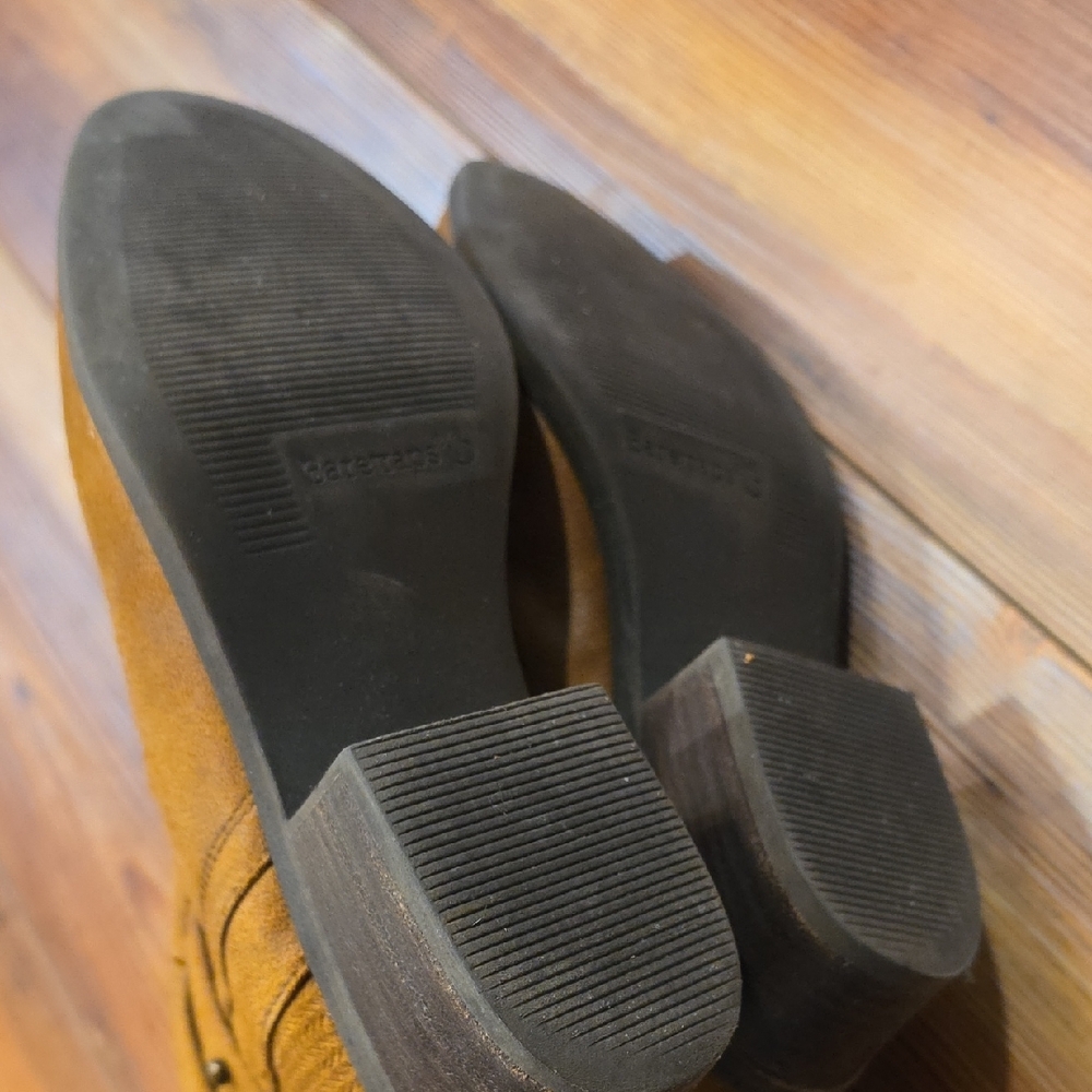 Men's Tan Suede Ankle Boots - Picture 5 of 6